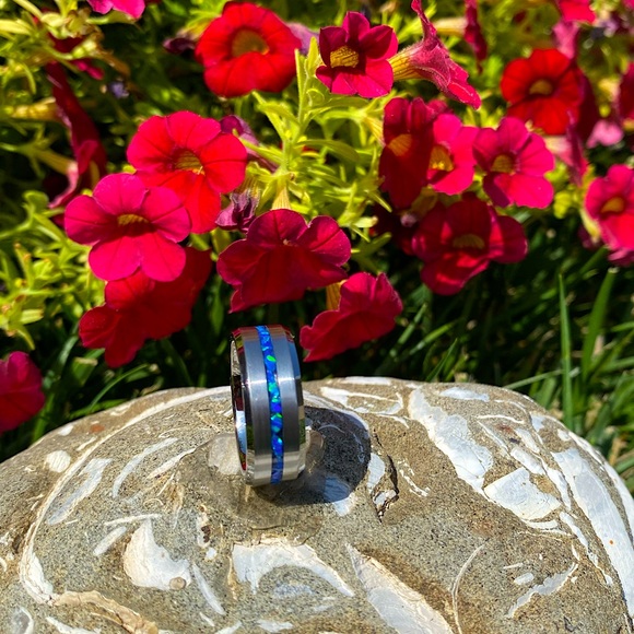 Custom tungsten and opal unisex ring - Picture 3 of 6